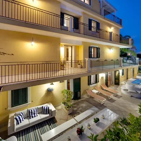 Magda - Private Pool 22 Pax مارينا دي راغوزا