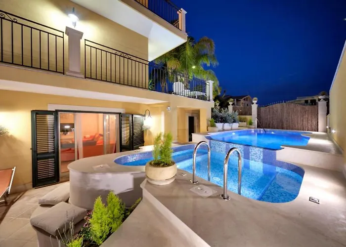 Magda - Private Pool 20 Pax Villa *